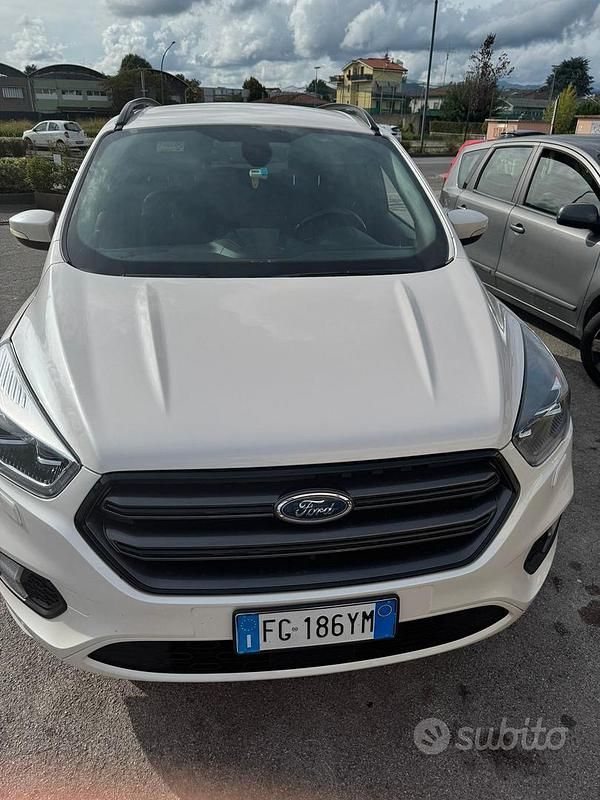 Bianco Usata 2017 Ford Kuga SUV | 12.500 € (Buon prezzo) - Immagine 1/4