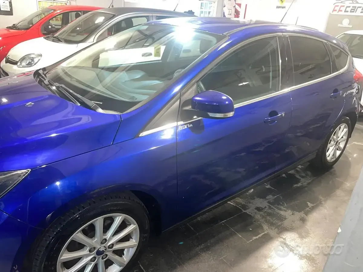 Usata Ford Focus Titanium 117 CV (86 kW) 2015 Blu Berlina