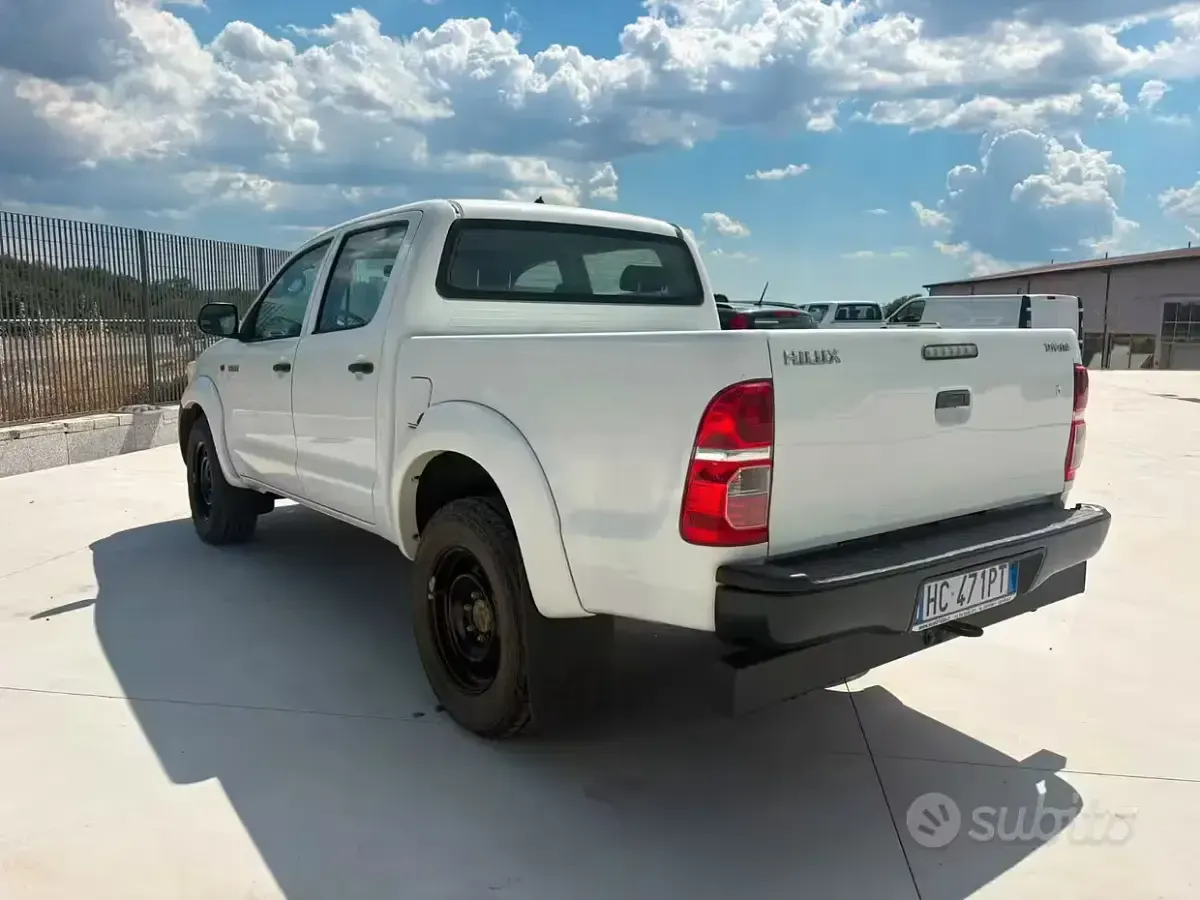 Usata Toyota HiLux 144 CV (105 kW) 2016 Bianco Pick-up