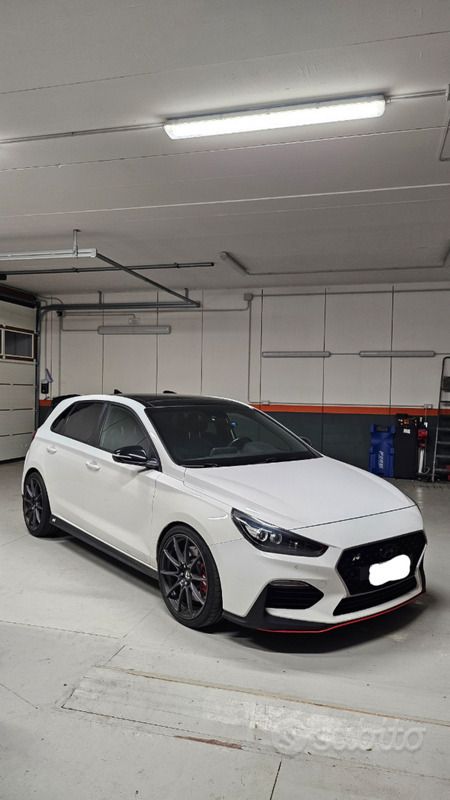 Bianco Usata 2018 Hyundai i30 N Performance Tre volumi | 26.700 € (Cara) - Immagine 1/4