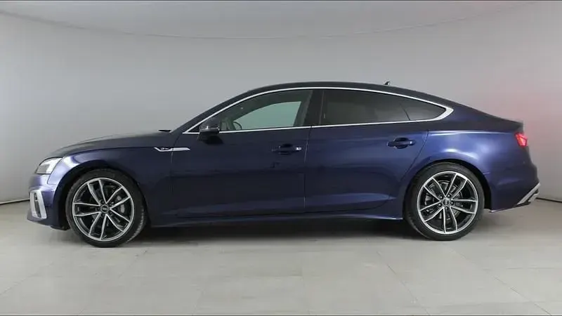 Usata Audi A5 Sportback S-Line 204 CV (150 kW) 2024 Blu navarra metallizzato Utilitaria