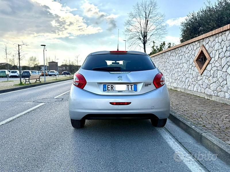 Usata Peugeot 208 2013 Grigio Utilitaria