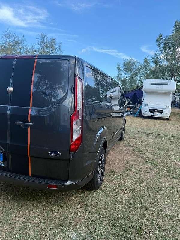 Usata Ford Customline Sport 231 CV (169 kW) 2023 Grigio Furgone