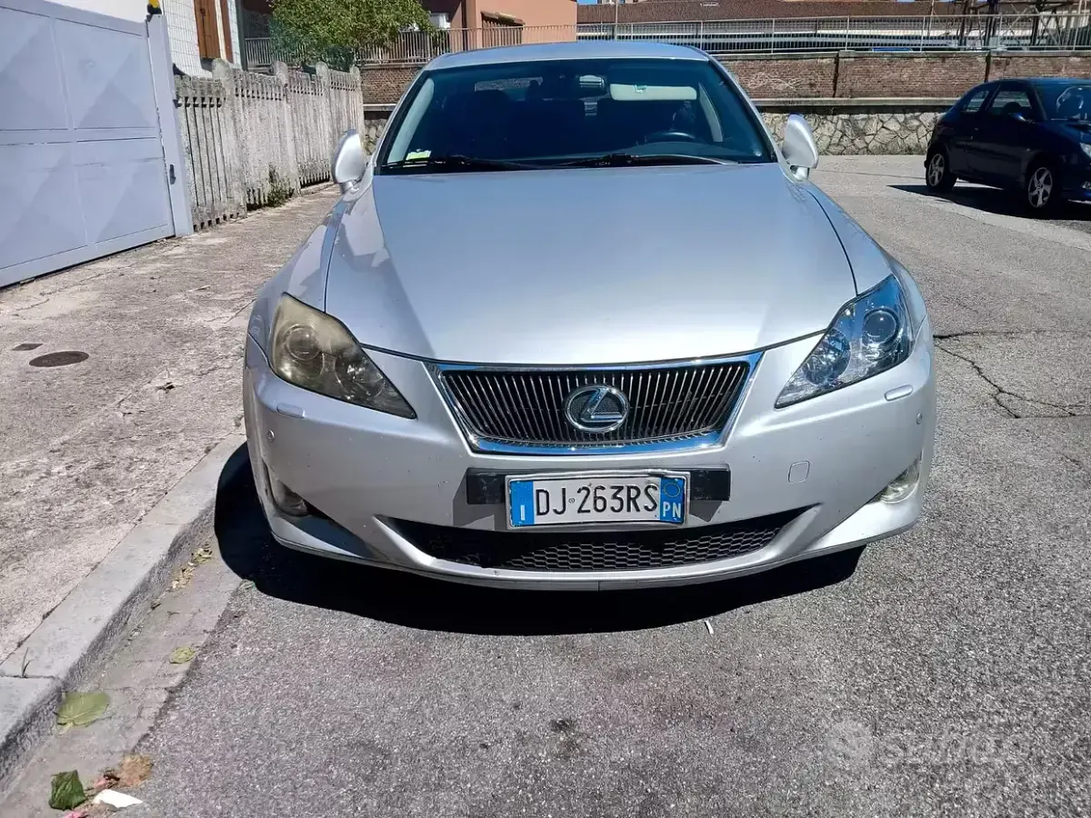 Usata Lexus IS220d Luxury Line 177 CV (130 kW) 2007 Grigio Berlina