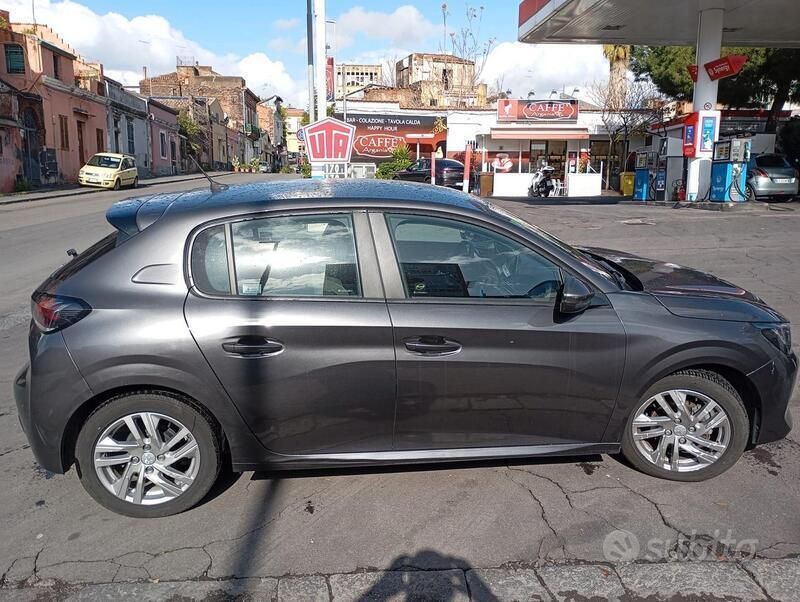 Usata Peugeot 208 Active 101 CV (74 kW) 2020 Grigio Utilitaria