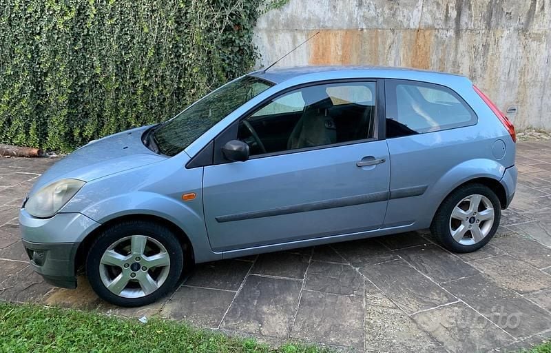 Usata Ford Fiesta 75 CV (55 kW) 2005 Utilitaria