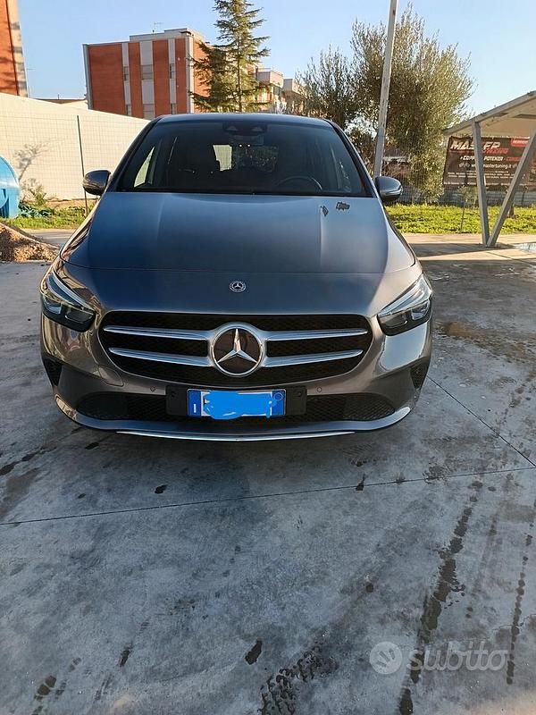 Usata Mercedes B180 Premium 116 CV (85 kW) 2020 Grigio Monovolume