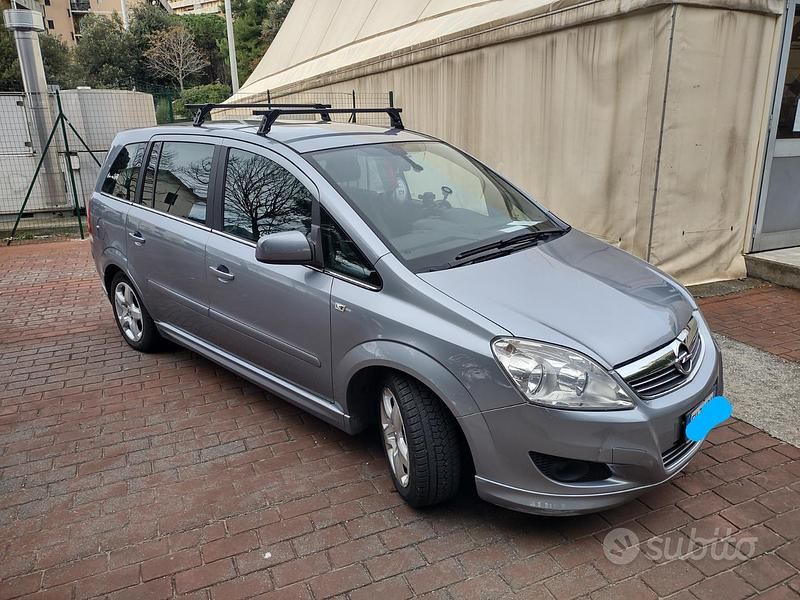 Usata Opel Zafira 110 CV (80 kW) 2011 Grigio Monovolume