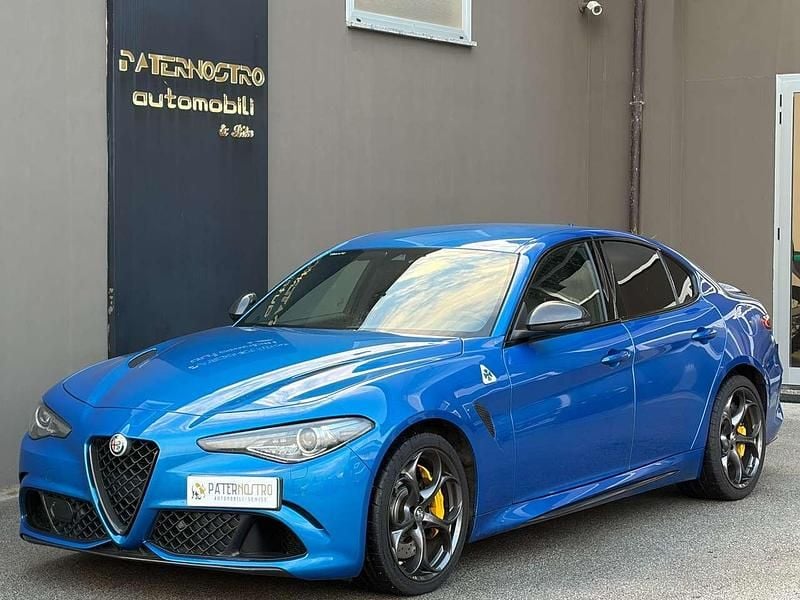 Blu/azzurro Usata 2018 Alfa Romeo Giulia Quadrifoglio Tre volumi | 48.999 € (Molto cara) - Immagine 1/4