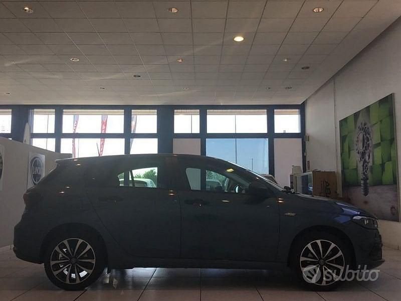 Occasion Fiat Tipo 131 ch (96 kW) 2024 Bleue Berline