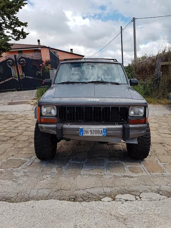 Occasion Jeep Cherokee 80 ch (58 kW) 1990 Gris SUV