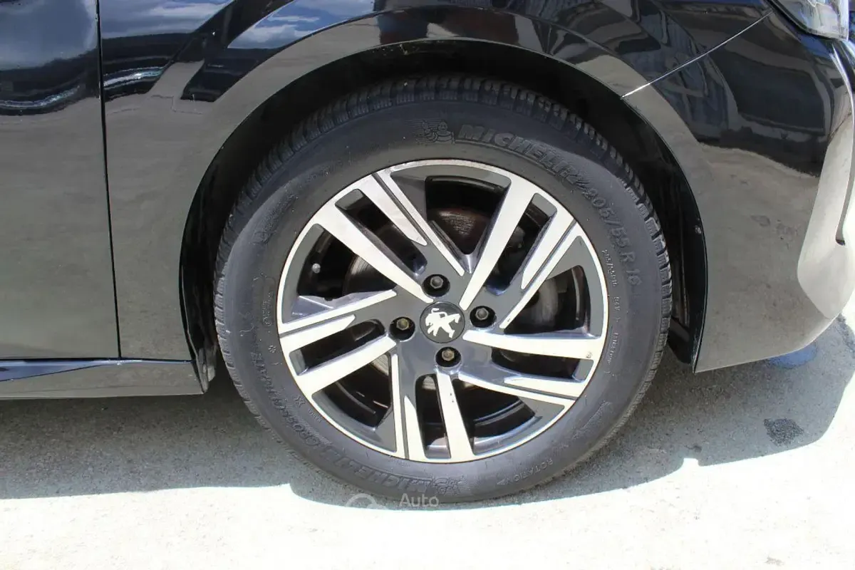 Usata Peugeot 208 Allure 103 CV (75 kW) 2021 Nero Utilitaria