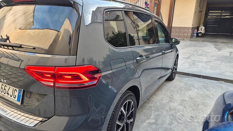 Usata VW Touran 150 CV (110 kW) 2025 Grigio Monovolume