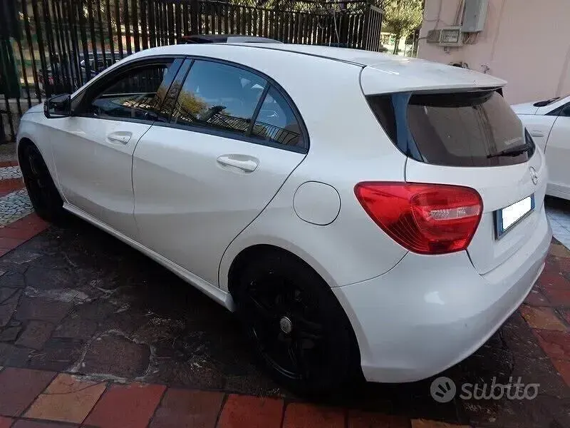 Usata Mercedes A180 109 CV (80 kW) 2015 Bianco Berlina