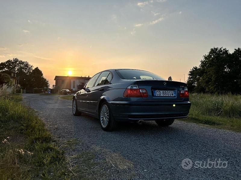 Usata BMW 318 Efficient Dynamics 118 CV (86 kW) 1999 Blu/azzurro Berlina