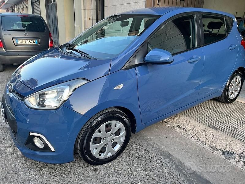 Usata Hyundai i10 67 CV (49 kW) 2016 Blu Utilitaria