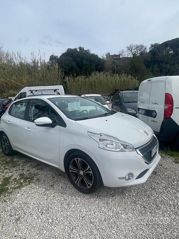 Usata Peugeot 208 Allure 82 CV (60 kW) 2015 Bianco Utilitaria