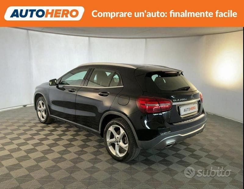 Usata Mercedes GLA200 135 CV (99 kW) 2017 Nero SUV