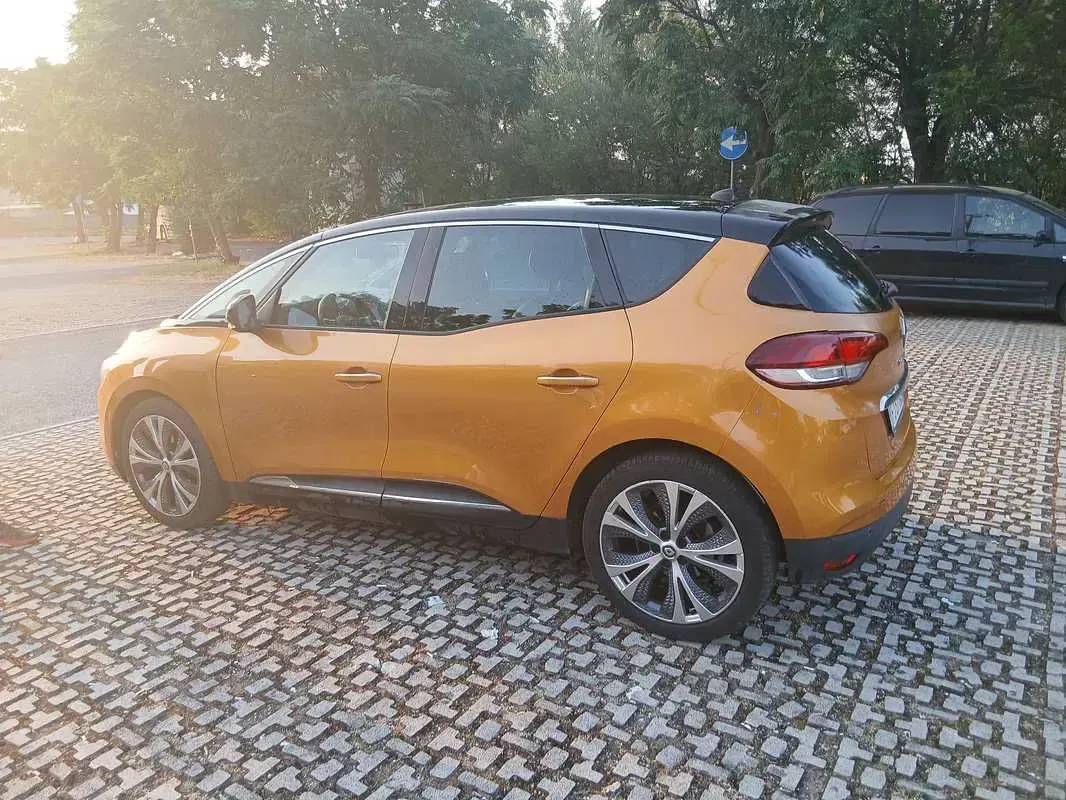 Usata Renault Scénic III Intens 110 CV (80 kW) 2017 Arancione Monovolume