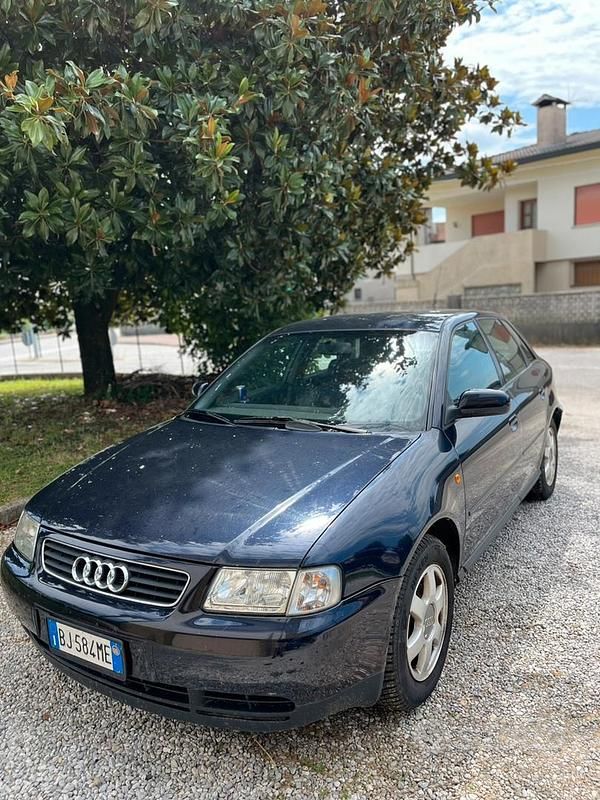 Nero Usata 2001 Audi A3 Due volumi | 1500 € (Ottimo prezzo) - Immagine 1/4