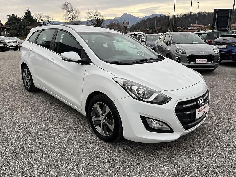 Usata Hyundai i30 Comfort 110 CV (80 kW) 2015 Bianco Station wagon