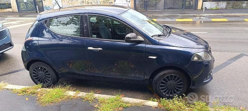 Usata Lancia Ypsilon Silver 80 CV (58 kW) 2022 Blu Utilitaria