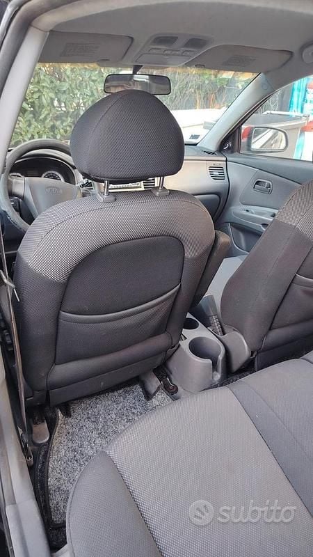 Usata Kia Rio 110 CV (80 kW) 2006 Nero Berlina