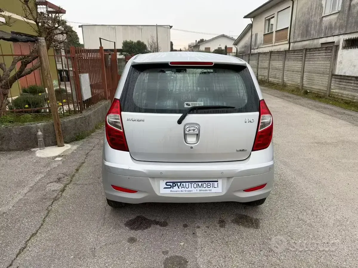 Usata Hyundai i10 Comfort 87 CV (63 kW) 2015 Grigio Utilitaria
