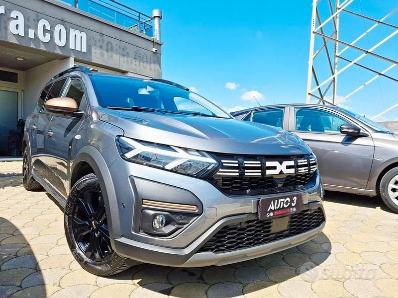 Usata Dacia Jogger Extreme 100 CV (73 kW) 2023 Grigio Monovolume