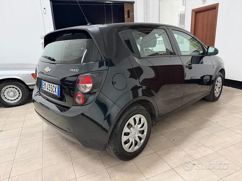 Usata Chevrolet Aveo 86 CV (63 kW) 2012 Nero Berlina