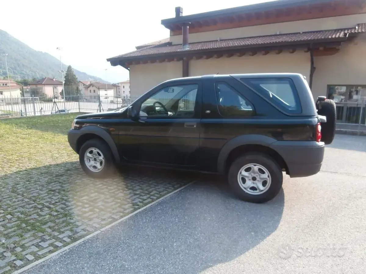 Usata Land Rover Freelander 97 CV (71 kW) 1999 Nero SUV