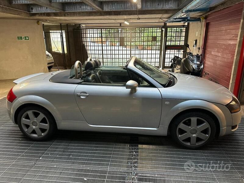 Usata Audi TT Roadster 149 CV (109 kW) 2001 Grigio Cabrio