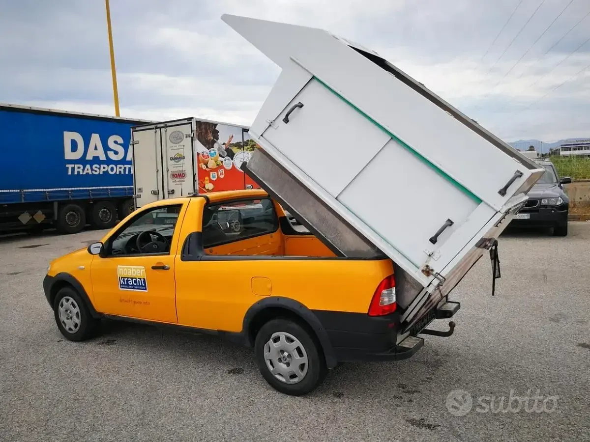 Usata Fiat Strada 84 CV (61 kW) 2008 Arancione