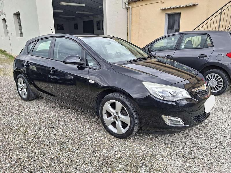 Usata Opel Astra Cosmo 140 CV (102 kW) 2012 Nero Berlina