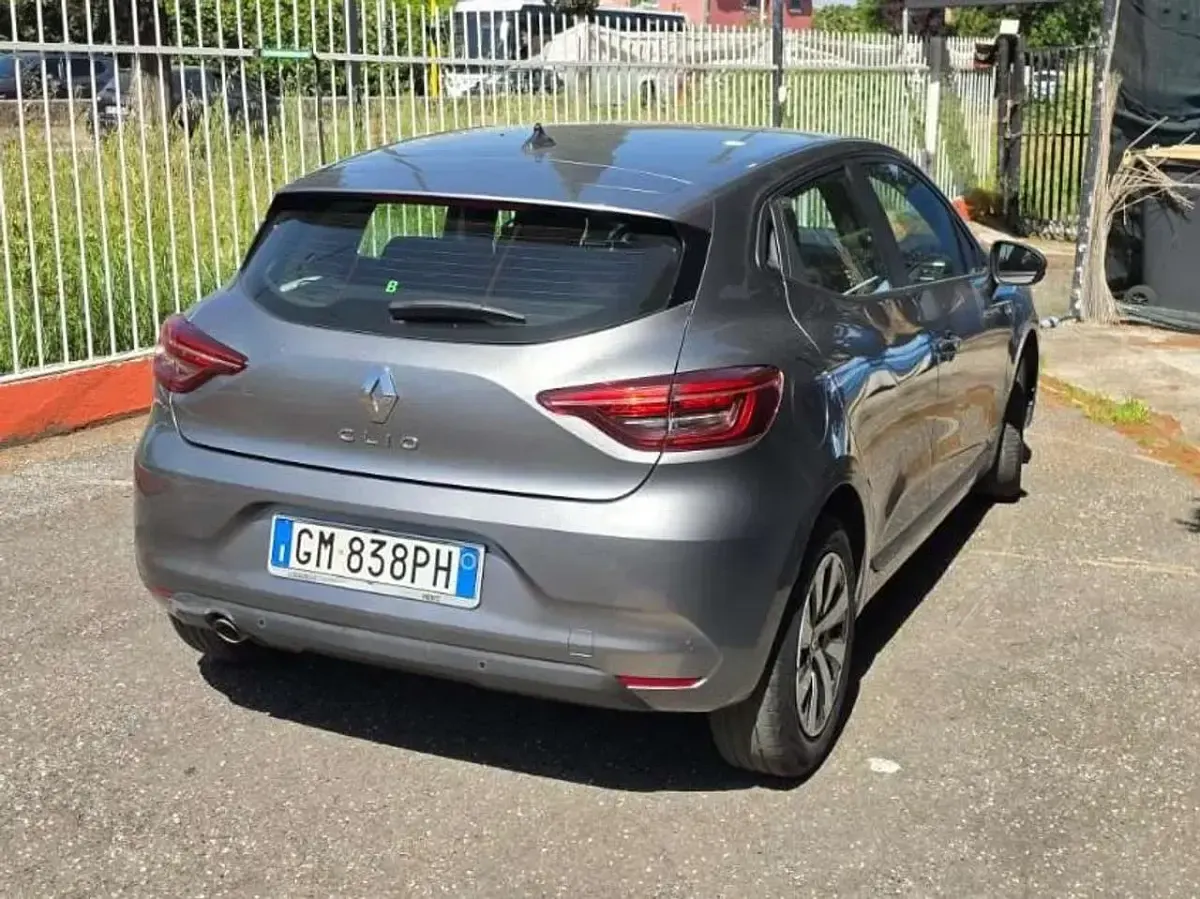Gebraucht Renault Clio V Equilibre 91 PS (66 kW) 2023 Grau Limousine
