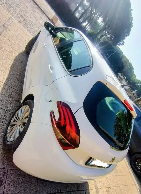Usata Peugeot 208 Allure 82 CV (60 kW) 2016 Bianco Utilitaria