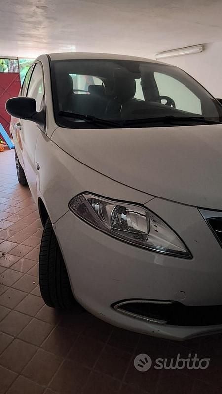 Usata Lancia Ypsilon Gold 80 CV (58 kW) 2015 Bianco Utilitaria