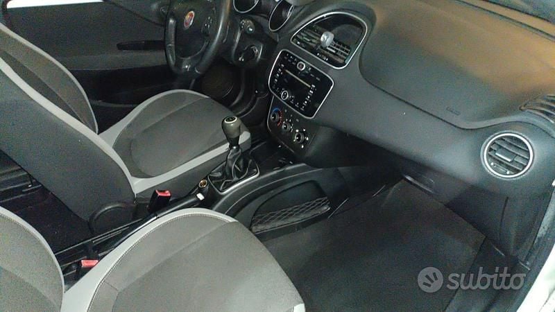 Usata Fiat Punto Evo 95 CV (69 kW) 2012 Bianco Utilitaria