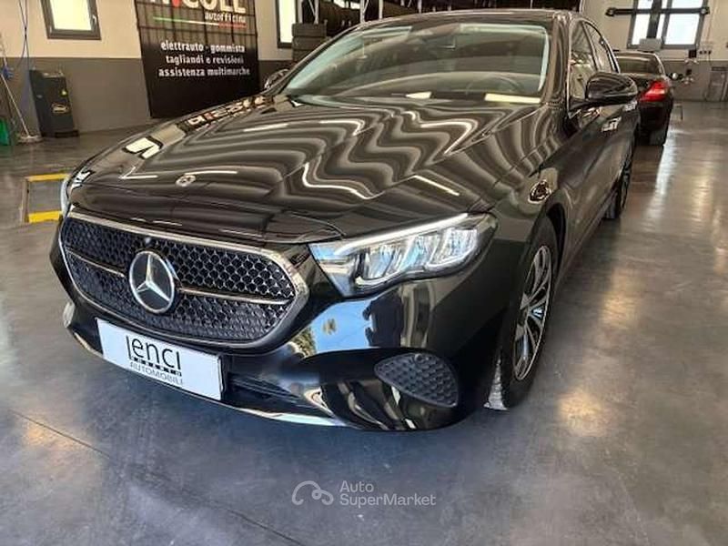 Nero Usata 2024 Mercedes E220 Advantage Tre volumi | 51.990 € (Super prezzo) - Immagine 1/3