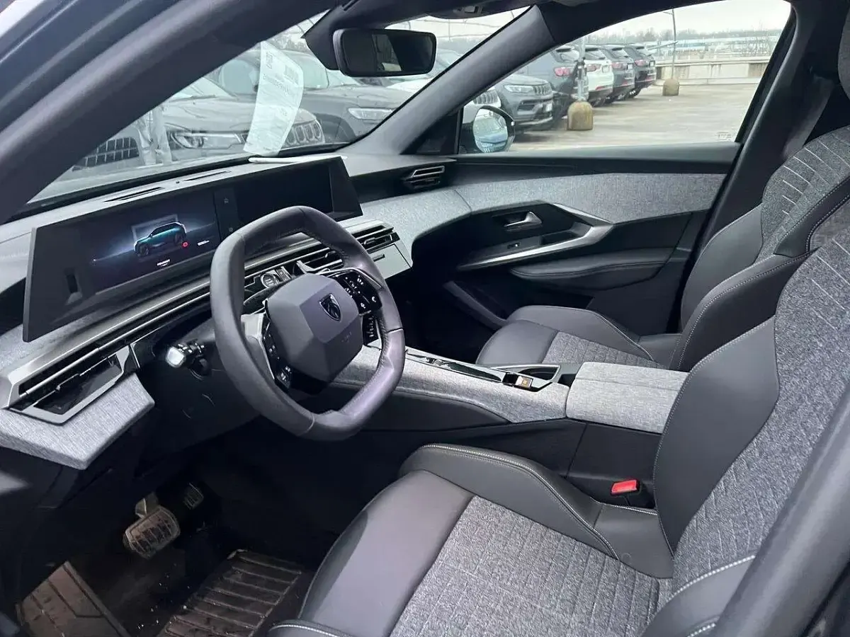 Usata Peugeot 5008 GT 136 CV (100 kW) 2025 Bianco SUV