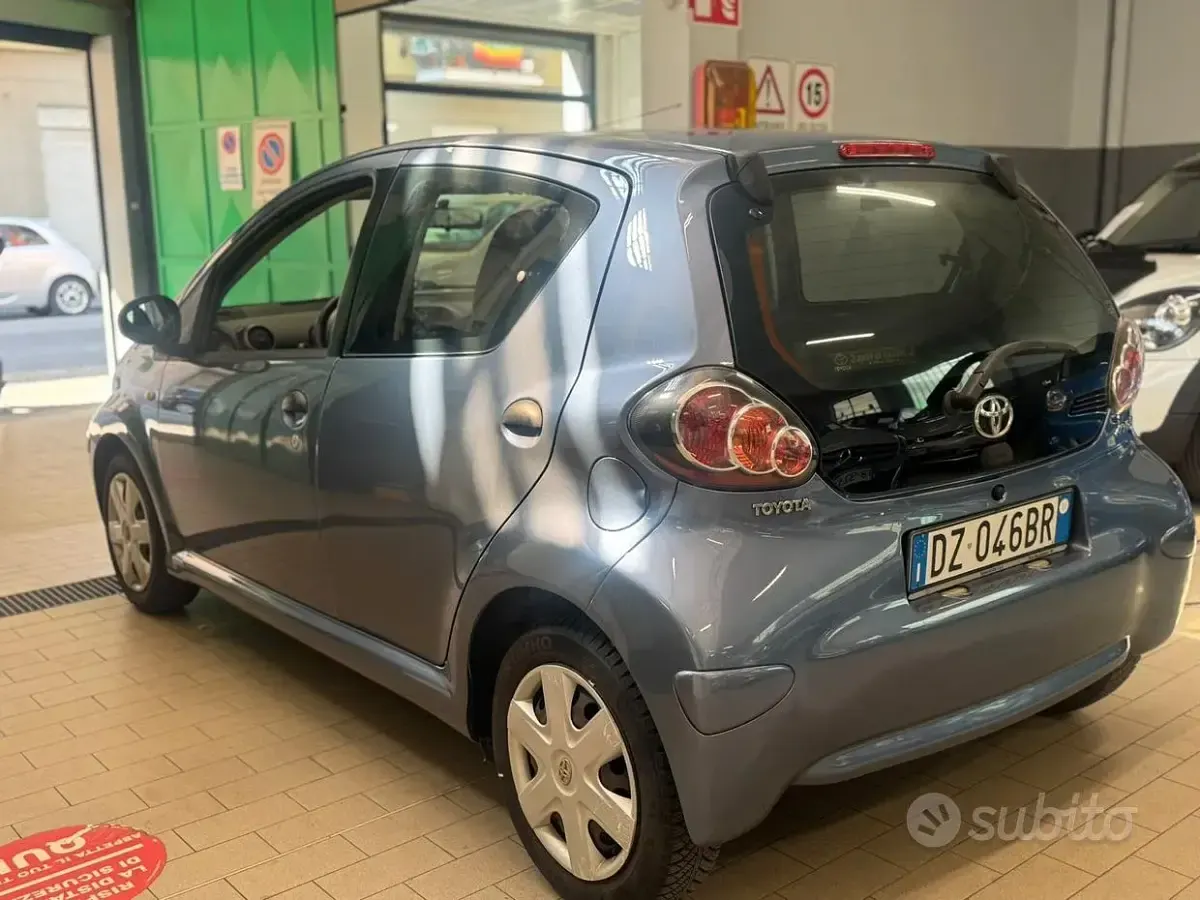 Begagnad Toyota Aygo Sol 68 HK (50 kW) 2009 Grå Halvkombi