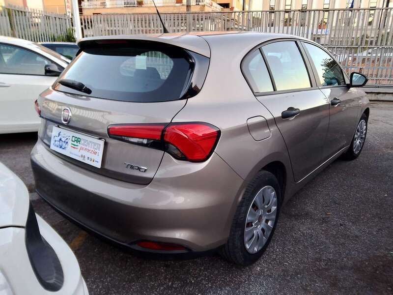 Usata Fiat Tipo Easy 95 CV (69 kW) 2017 Oro metallizzato Berlina