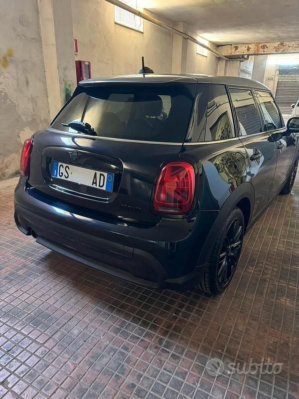 Blu Usata 2024 Mini Cooper Utilitaria | 32.000 € (Molto cara) - Immagine 1/4
