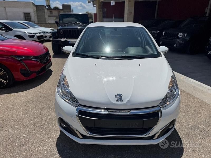 Usata Peugeot 208 Active 101 CV (74 kW) 2020 Bianco Utilitaria