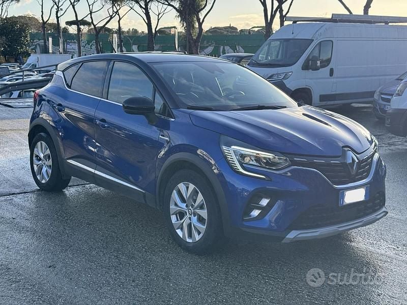 Second-hand Renault Captur Intens 160 CP (117 kW) 2022 Albastru SUV