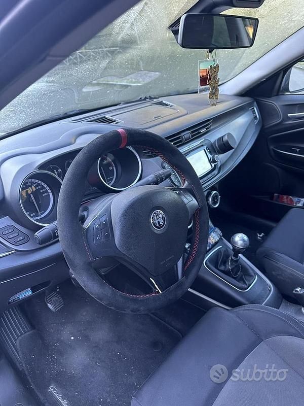 Usata Alfa Romeo Giulietta 105 CV (77 kW) 2014 Grigio Utilitaria