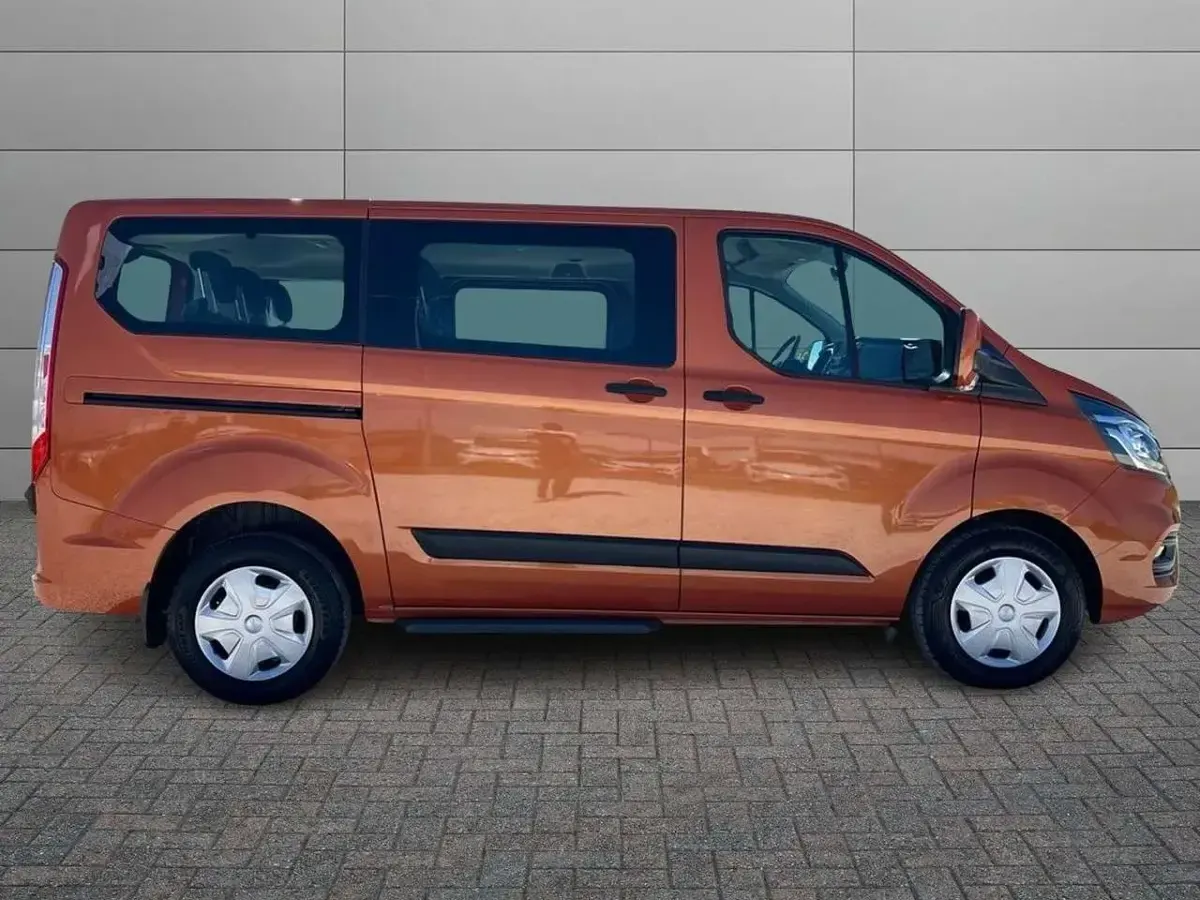 Usata Ford Transit Custom Trend 131 CV (96 kW) 2022 Graurora nuvola Station wagon