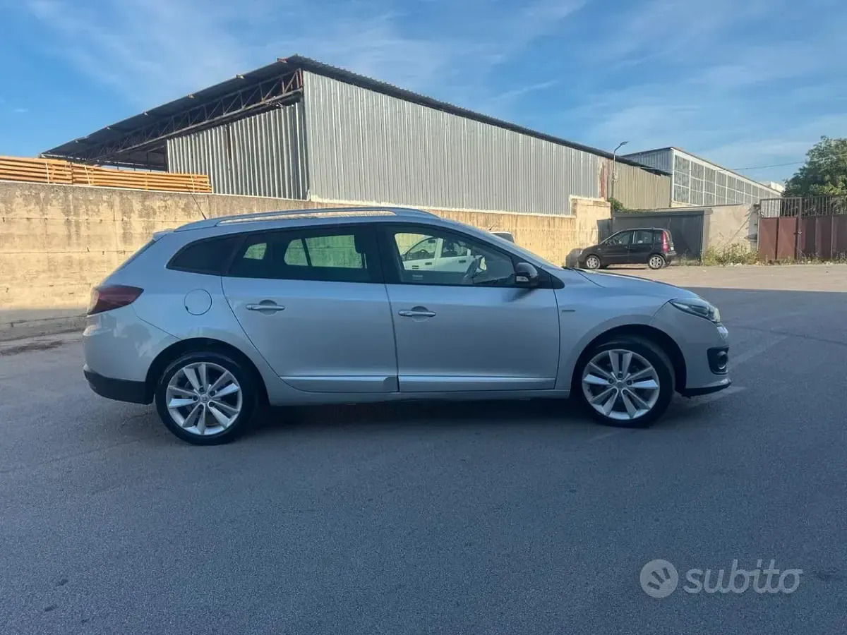 Usata Renault Mégane GrandTour LIMITED 110 CV (80 kW) 2015 Grigio Station wagon