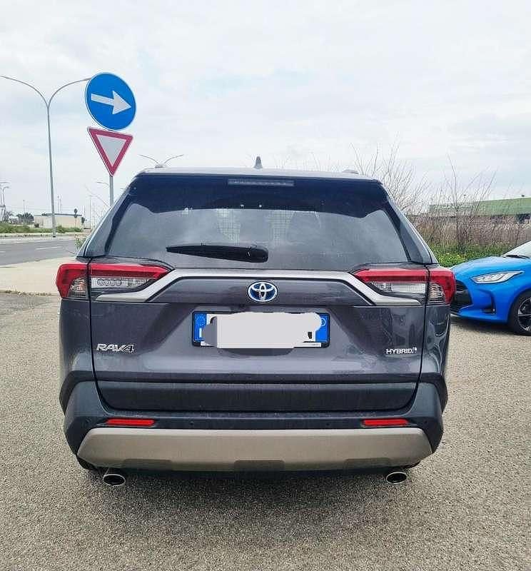 Usata Toyota RAV4 Hybrid Style 218 CV (160 kW) 2022 Grigio SUV