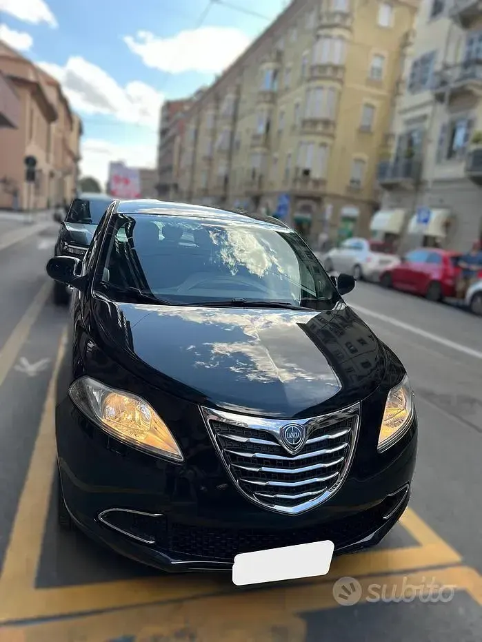 Usata Lancia Ypsilon 69 CV (50 kW) 2013 Bluazzurro Utilitaria